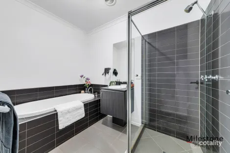 Property photo of 68 Melington Drive Lyndhurst VIC 3975