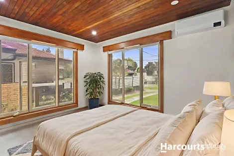 Property photo of 33 Kanooka Grove Doveton VIC 3177