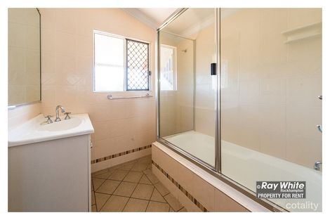 Property photo of 42 Hinchliff Street Kawana QLD 4701