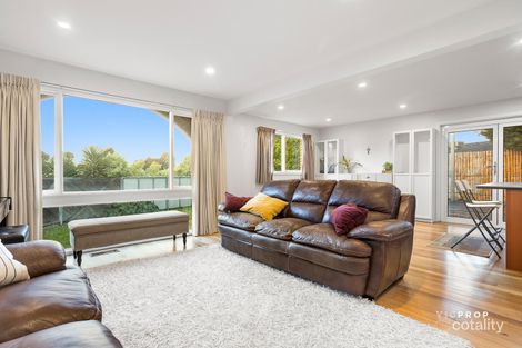Property photo of 36 Dumfries Way Wantirna VIC 3152