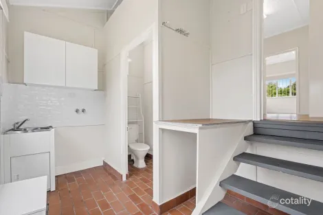 Property photo of 43 Macquarie Street Silkstone QLD 4304