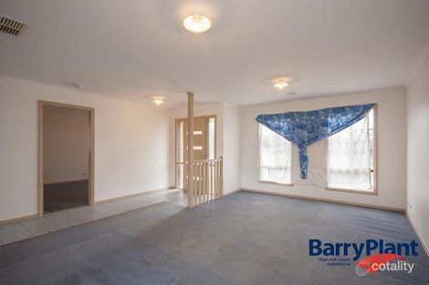 Property photo of 10 Cleopatra Drive Cranbourne VIC 3977