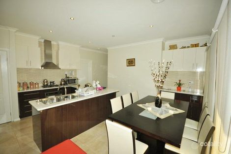 Property photo of 7 Healesville Loop Craigieburn VIC 3064