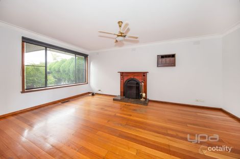 Property photo of 8 Bentley Crescent Hoppers Crossing VIC 3029