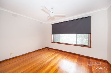 Property photo of 8 Bentley Crescent Hoppers Crossing VIC 3029