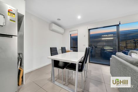 Property photo of 8 St Martin Way Pakenham VIC 3810