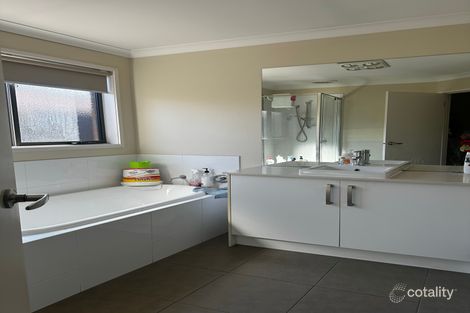 Property photo of 9 Bondi Lane Taylors Hill VIC 3037