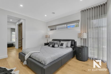 Property photo of 9 McLaren Chase Caroline Springs VIC 3023