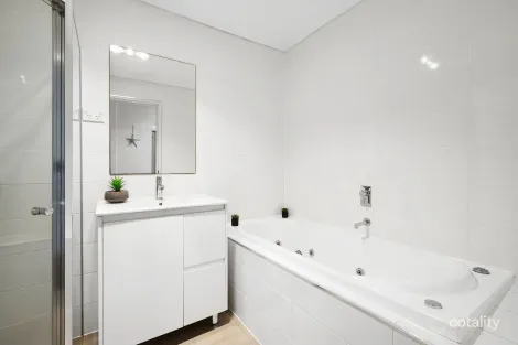 Property photo of 8/66 Park Street Narrabeen NSW 2101