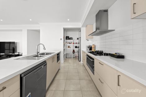 Property photo of 8 Lakeshore Crescent Willawong QLD 4110