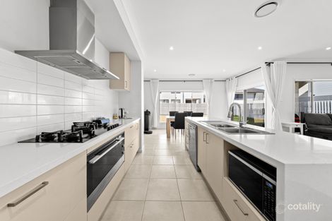 Property photo of 8 Lakeshore Crescent Willawong QLD 4110