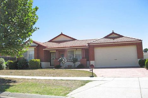 32 Tasman Cres, Taylors Lakes, VIC 3038