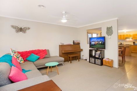 Property photo of 32 Pomegranate Way Pakenham VIC 3810