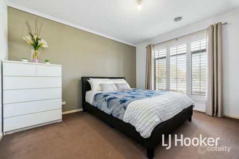 Property photo of 40 Edenbrook Circuit Pakenham VIC 3810