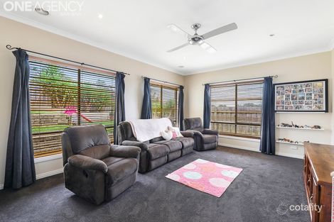 Property photo of 31 Hatfield Drive Drouin VIC 3818