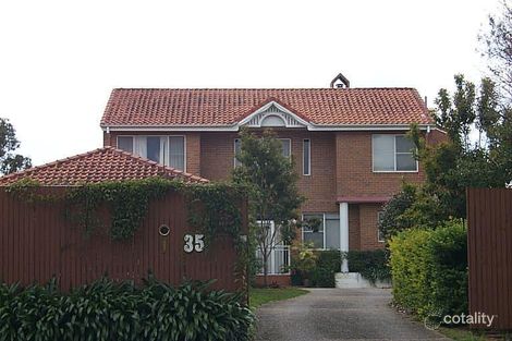 35 King Arthur Tce, Tennyson, QLD 4105