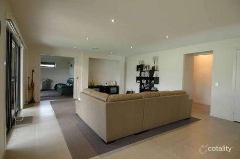 Property photo of 39 Faversham Avenue Lake Gardens VIC 3355