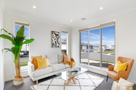 Property photo of 11 Hyams Way Truganina VIC 3029