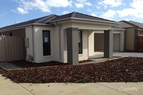 Property photo of 5 Hamish Avenue Pakenham VIC 3810