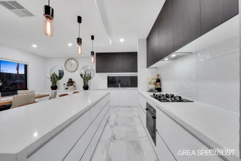 Property photo of 17 Hourigan Way Werribee VIC 3030