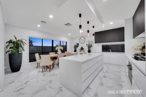 Property photo of 17 Hourigan Way Werribee VIC 3030