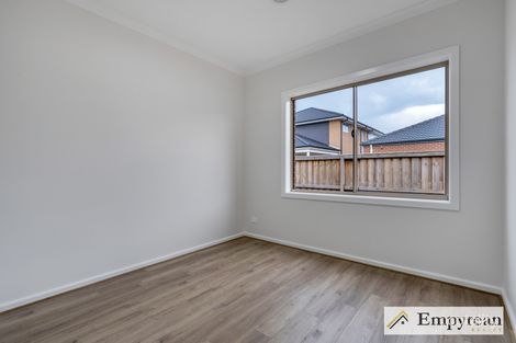 Property photo of 5 Sandon Crescent Donnybrook VIC 3064