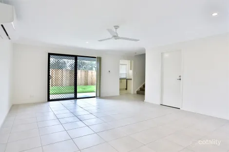 Property photo of 1 Emerald Place Bridgeman Downs QLD 4035