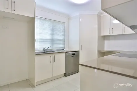 Property photo of 1 Emerald Place Bridgeman Downs QLD 4035