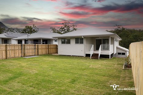 32 Twilight Dr, Spring Mountain, QLD 4300