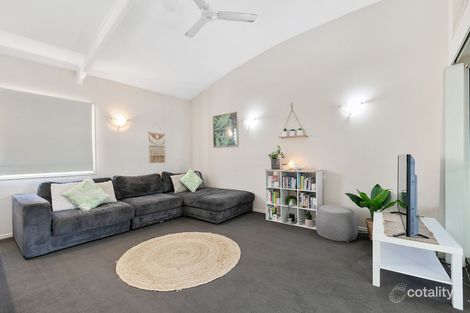 Property photo of 10/24 Yamboyna Street Manly QLD 4179