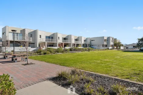 Property photo of 14 Catseye Walk Treeby WA 6164