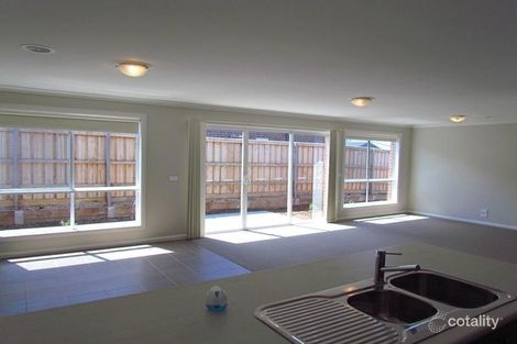 Property photo of 7 Tenax Walk Manor Lakes VIC 3024