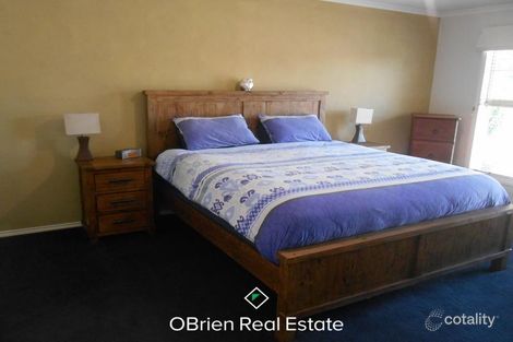 Property photo of 76 Ferndown Drive Cranbourne VIC 3977