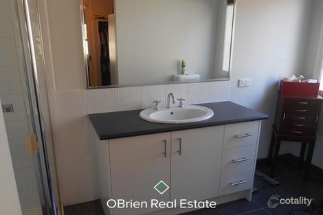 Property photo of 76 Ferndown Drive Cranbourne VIC 3977