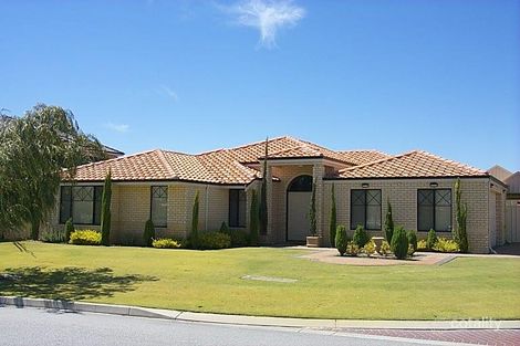 2 Illawarra Cres, Canning Vale, WA 6155