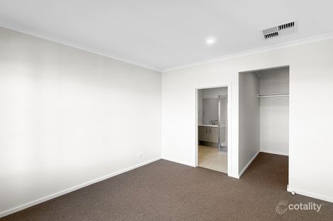 Property photo of 32 Kurdweechee Road Eynesbury VIC 3338