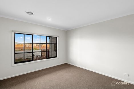 Property photo of 32 Kurdweechee Road Eynesbury VIC 3338