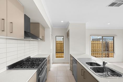 Property photo of 32 Kurdweechee Road Eynesbury VIC 3338