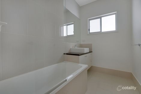 Property photo of 2/99 Wynnum Esplanade Wynnum QLD 4178