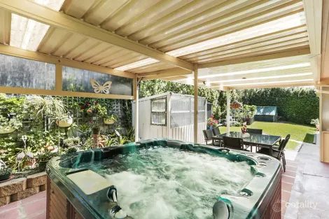 Property photo of 18 Illowra Parkway Primbee NSW 2502