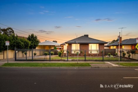 3 MULHALL DR, ST ALBANS, VIC 3021