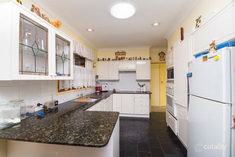 Property photo of 10 Caliente Crescent Macquarie Hills NSW 2285