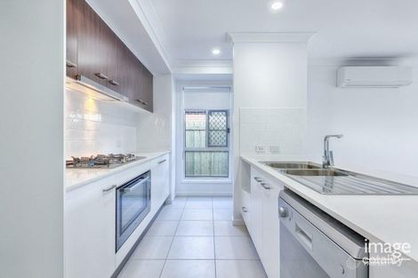 Property photo of 28 Pintail Circuit Deebing Heights QLD 4306