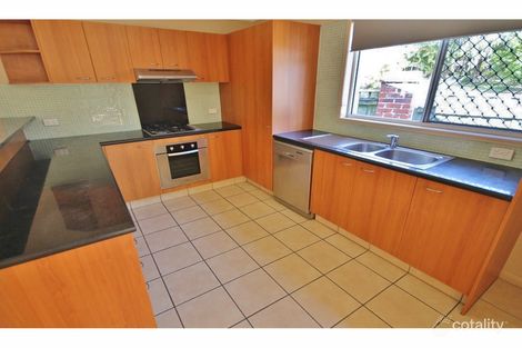 Property photo of 32 Estate Place Holland Park West QLD 4121