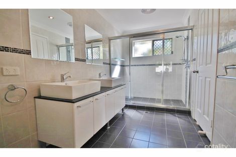 Property photo of 32 Estate Place Holland Park West QLD 4121