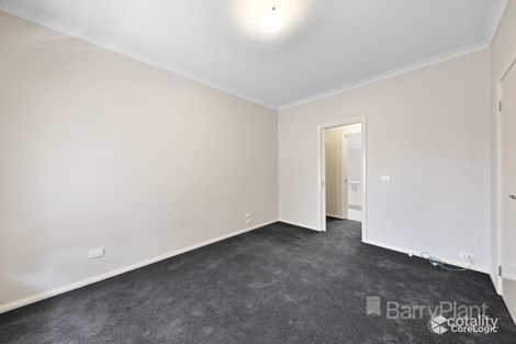 Property photo of 21 Kunuka Circuit Caroline Springs VIC 3023