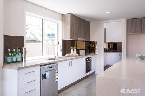 Property photo of 2/256 Bayview Street Hollywell QLD 4216