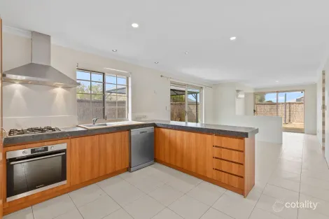 Property photo of 10 Beecroft Mews Ridgewood WA 6030