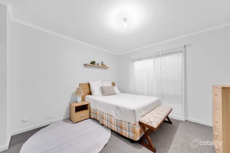 Property photo of 21 Maureen Close Cranbourne West VIC 3977