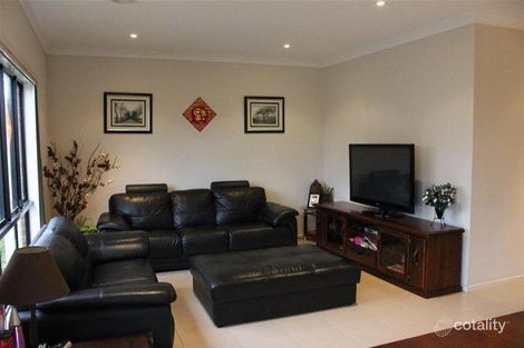 Property photo of 16 Manuscript Drive Endeavour Hills VIC 3802